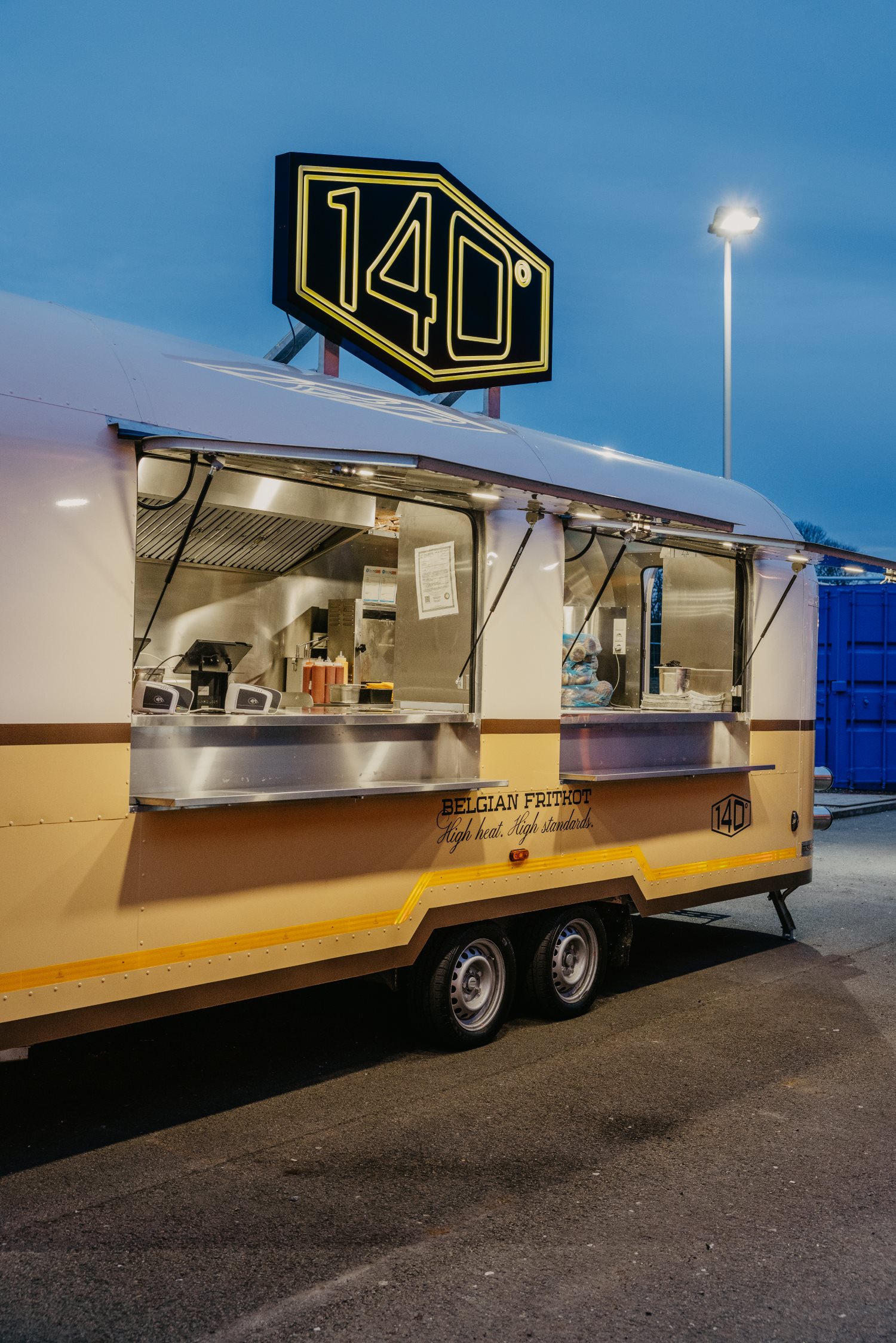 Le foodtruck 140 Degres ouvert au service